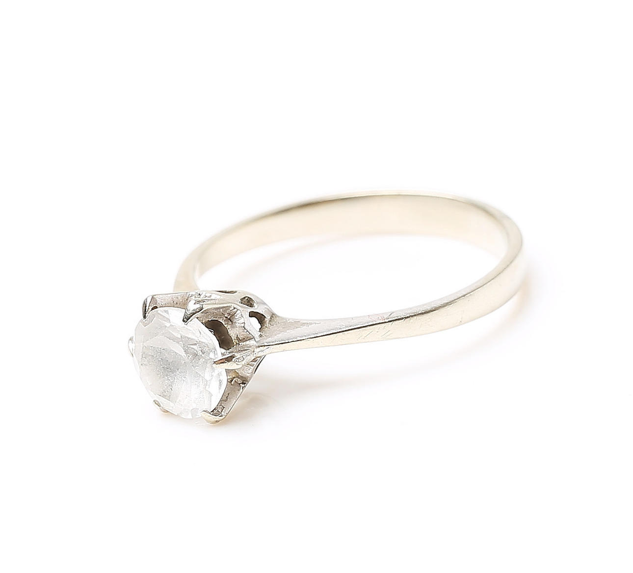 RING, 18K guld med vit sten, 190-talets andra hälft. Smycken ...
