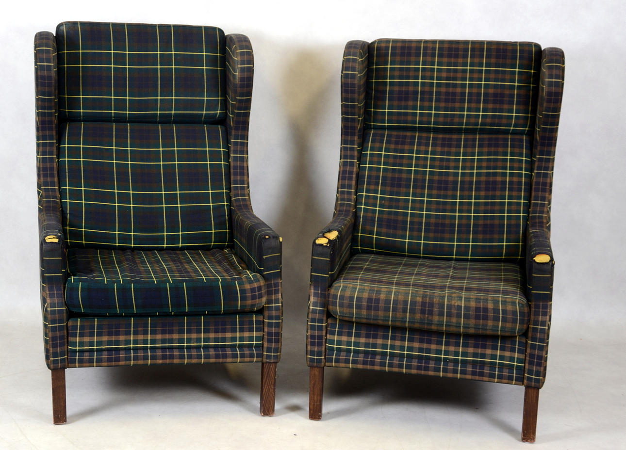 ÖRONLAPPSFÅTÖLJER, 1 par, 1900-talets 2 hälft.