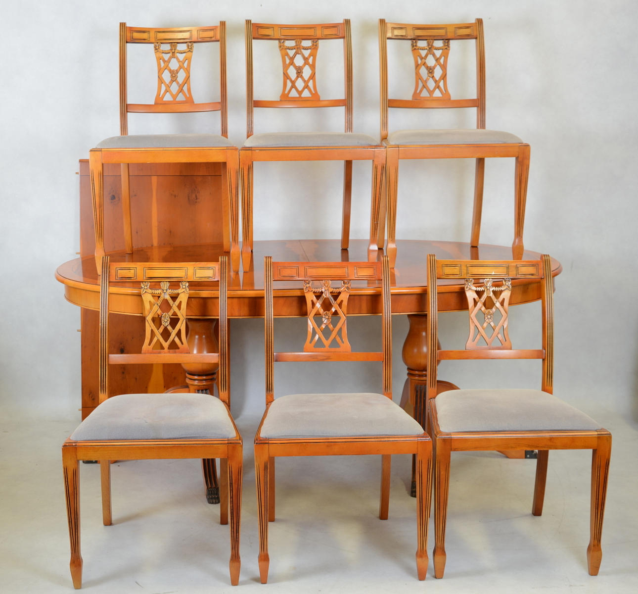 MATSALSMÖBEL, 8 del, idegran, engelsk stil, 1900-talets 2 hälft.