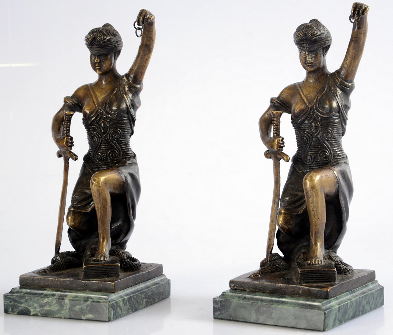 SKULPTURER, 1 par, brons på marmorsockel, Justitia, modern tillverkning.