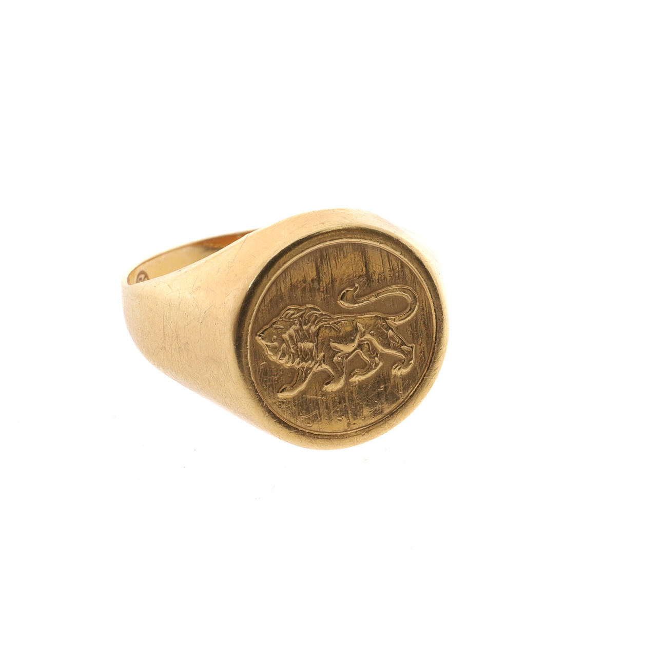A MODERN SIGNET RING, STAMPED 750.