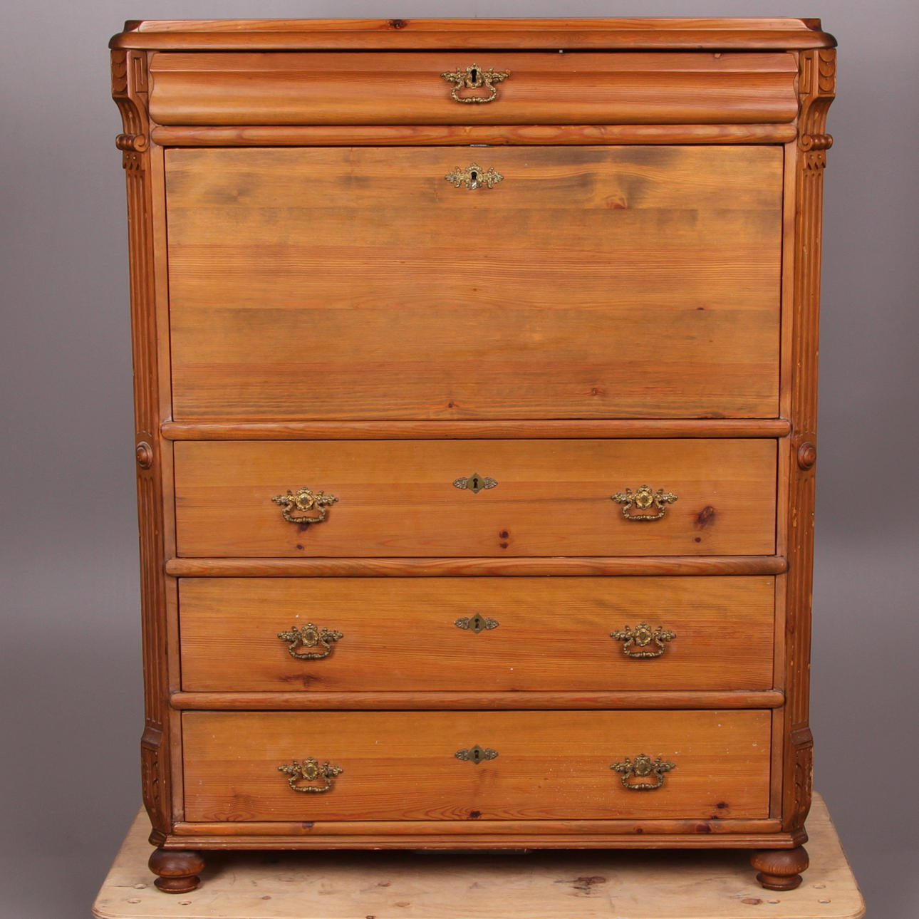 CHIFFONJÉ, betsad furu, tidigt 1900-tal.