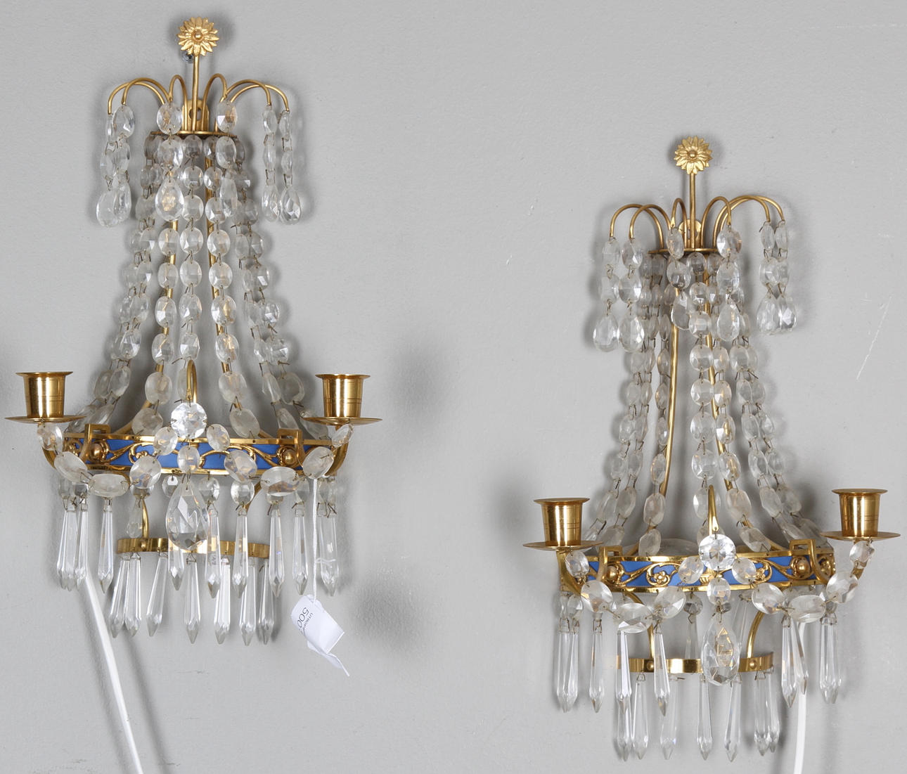 VÄGGLYSTRAR, ett par, gustaviansk stil. 1900-tal.