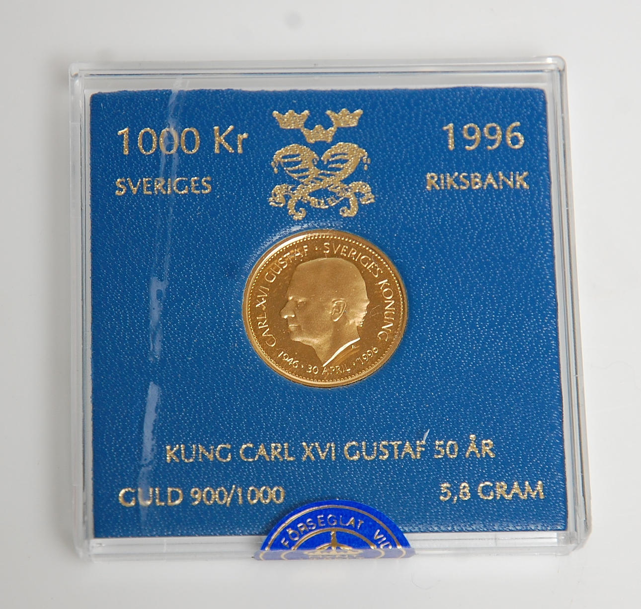 GULDMYNT, 1000 kr, 21,6 k, 5,8 g, " Kung Carl XVI Gustaf 50 år " 1996.