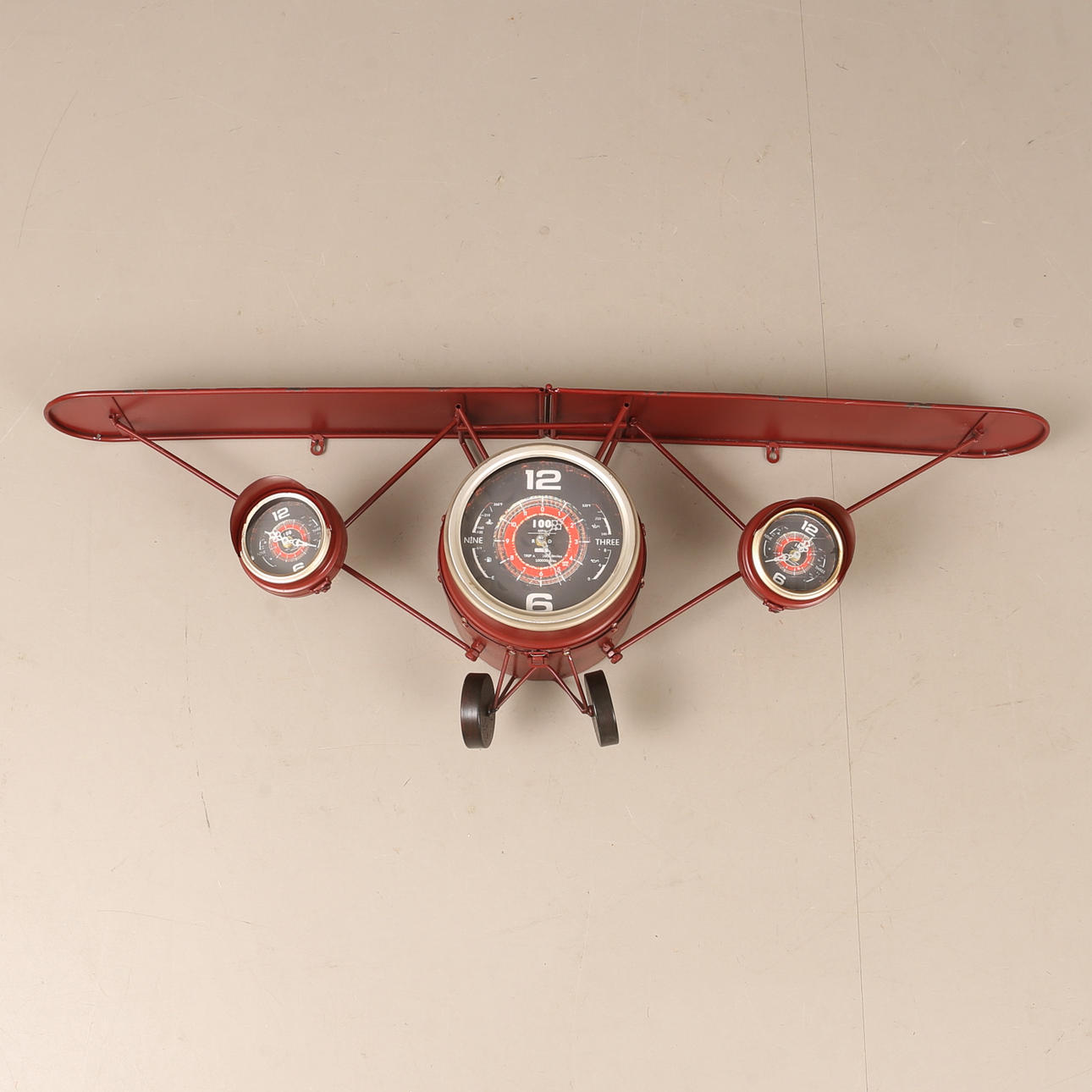 RELOJ DE PARED, en forma de avión, metal.