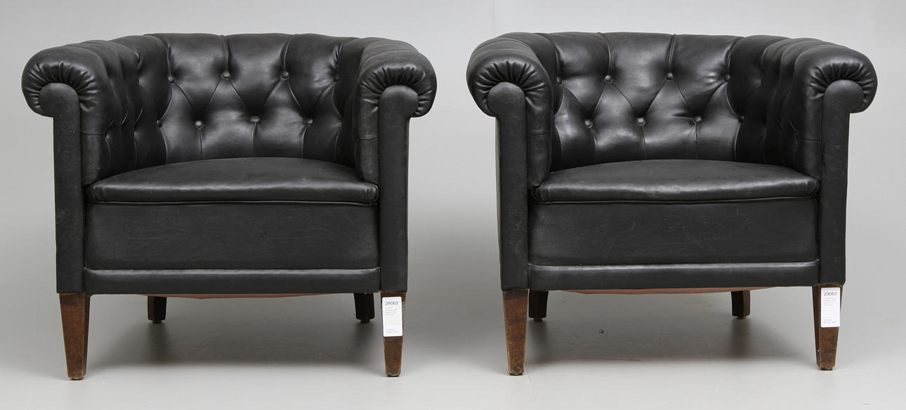 CLUBFÅTÖLJER, ett par, svart klädsel, 1900 talets början.