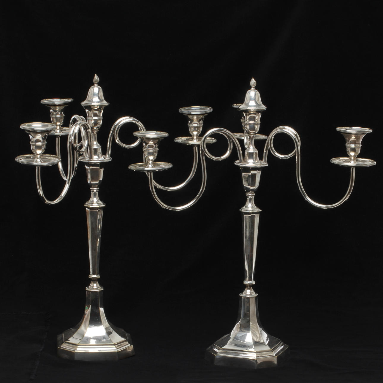 KANDELABRAR, 1 par, för 4 ljus vardera, nysilver.