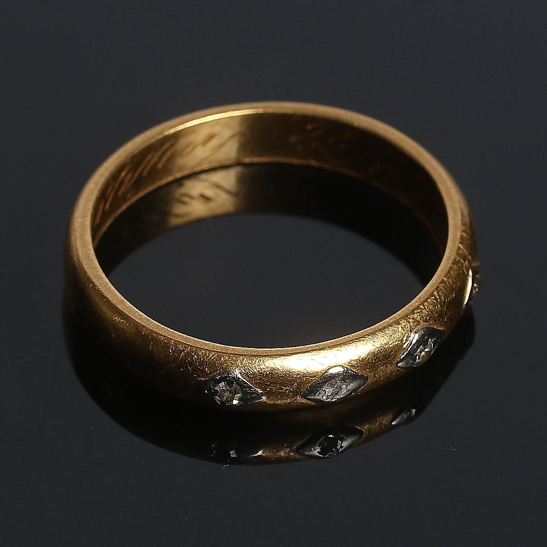 RING, 18k guld samt 4 st brilliantslipade diamanter totalt 0.12 ct, Art Deco. 1937. Totalvikt 4 gram.