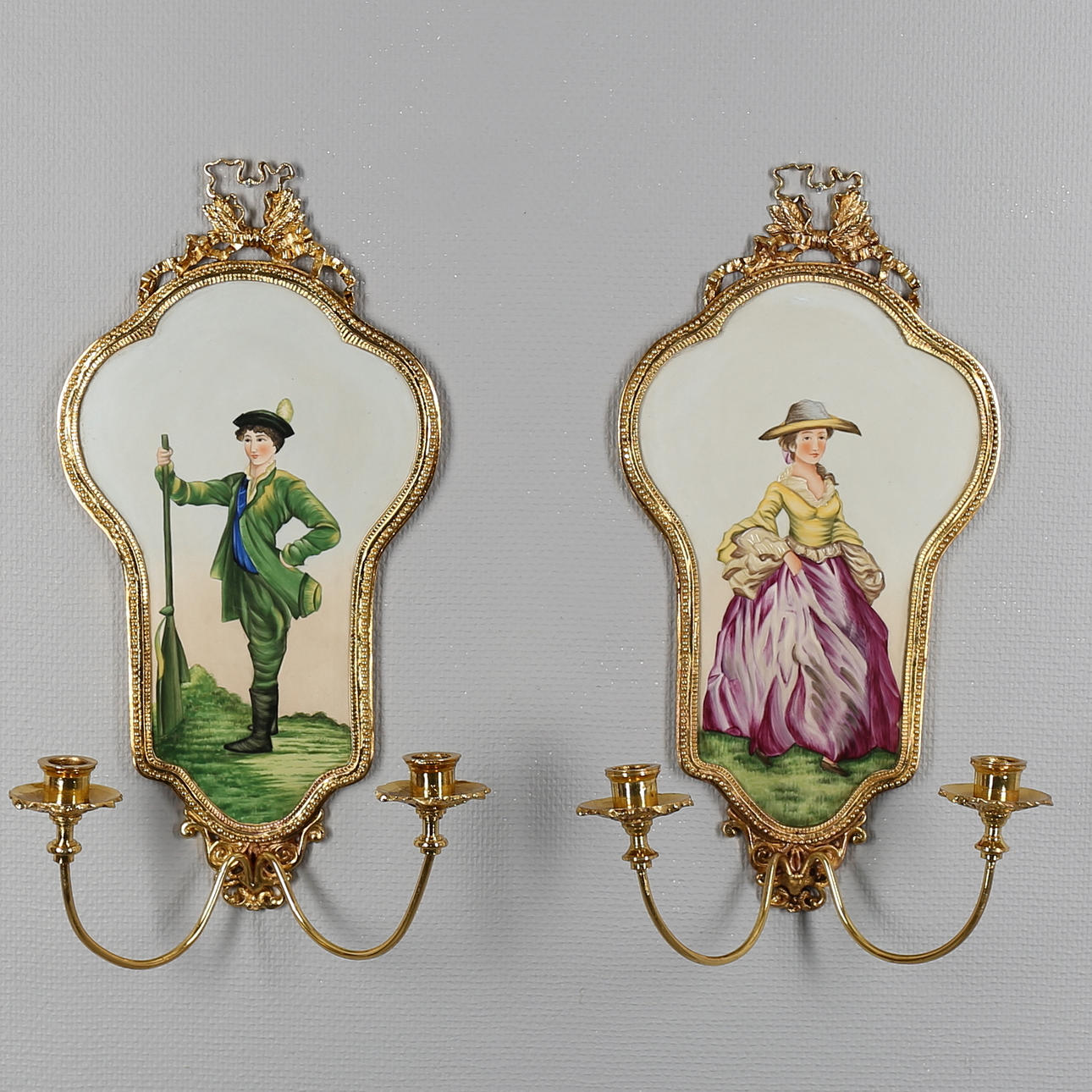 VÄGGLJUSTAKAR i mässing, ett par.