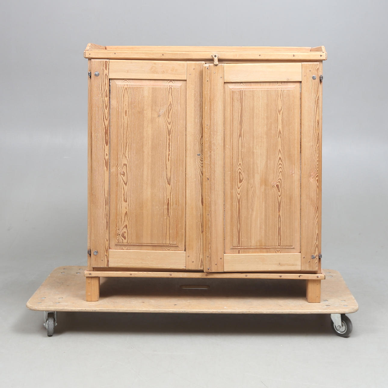 SIDEBOARD, einfacher Mann, 19. Jahrhundert.