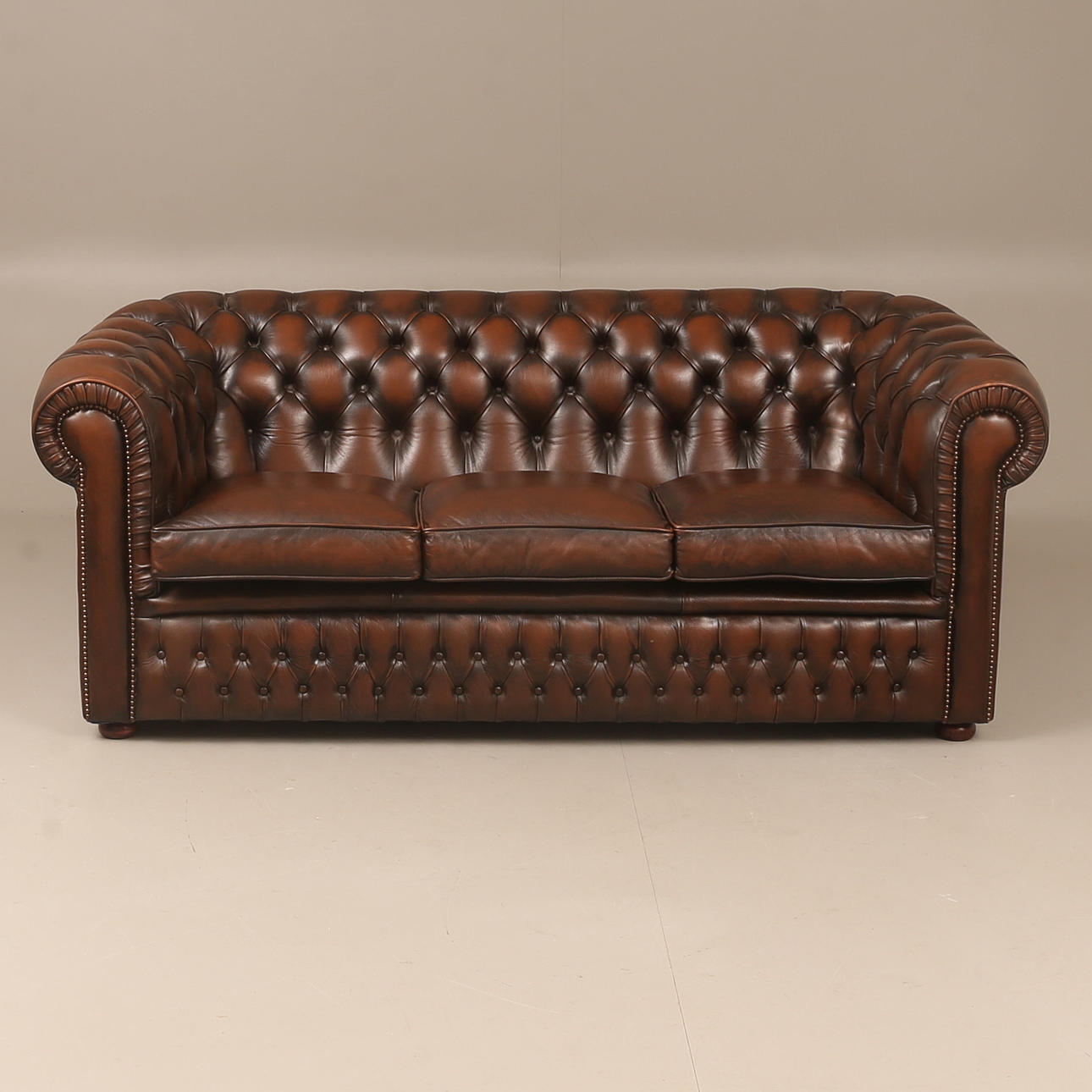 SOFA, Chesterfield, nahka, 1900-luku.