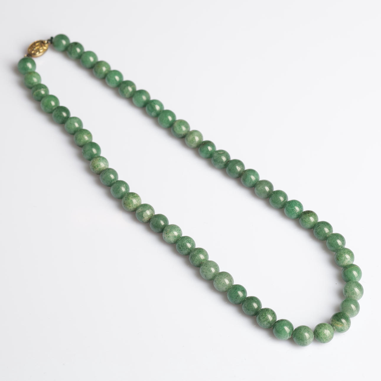 HALSKETTE, grüne Steine/Perlen, 1900er Jahre.