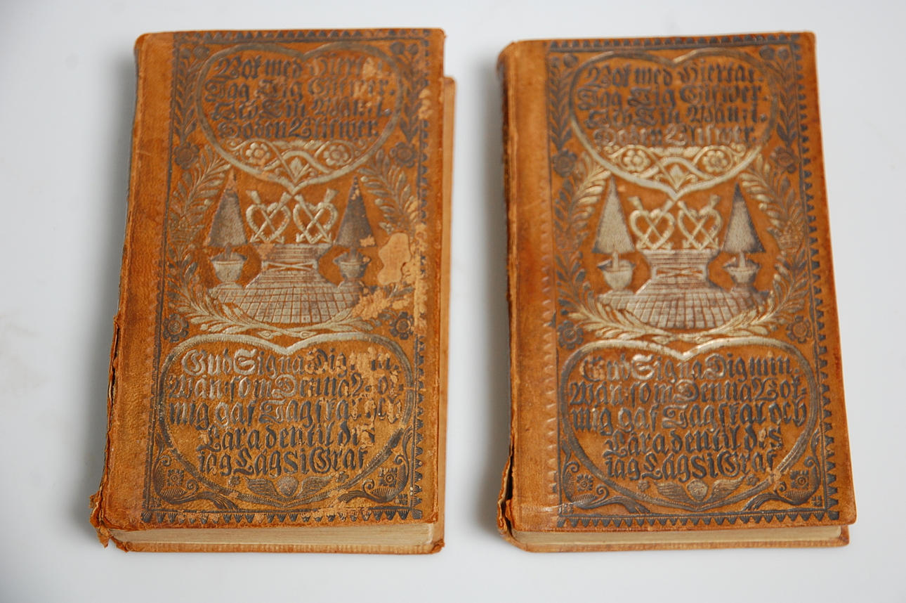 BÖCKER, 2 st, präglat skinn, 1800-tal, märkta Christina Andersdotter Kärragård.