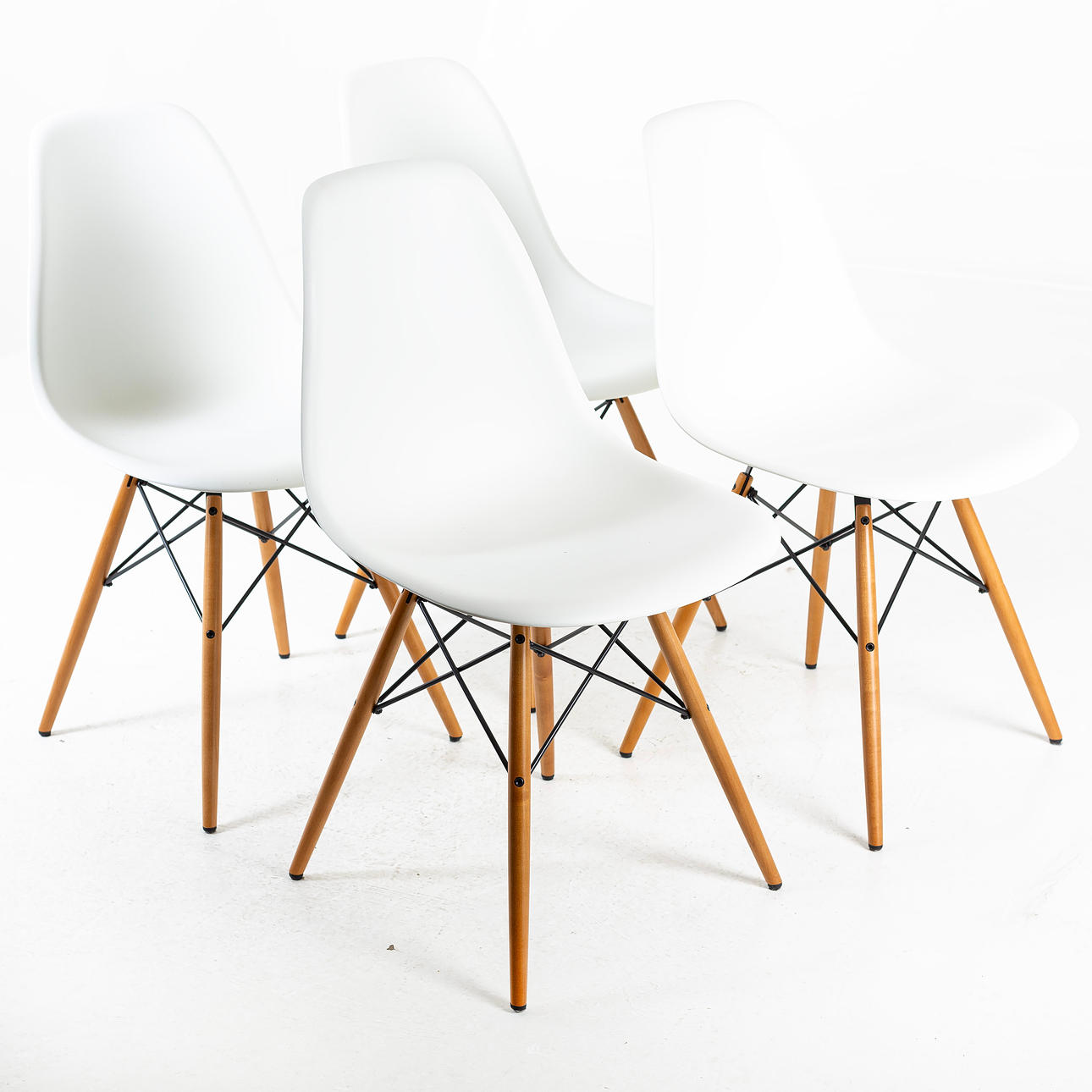 CHARLES & RAY EAMES. Stole, 4 stk., "Plastic Side Chair DSW", Vitra.