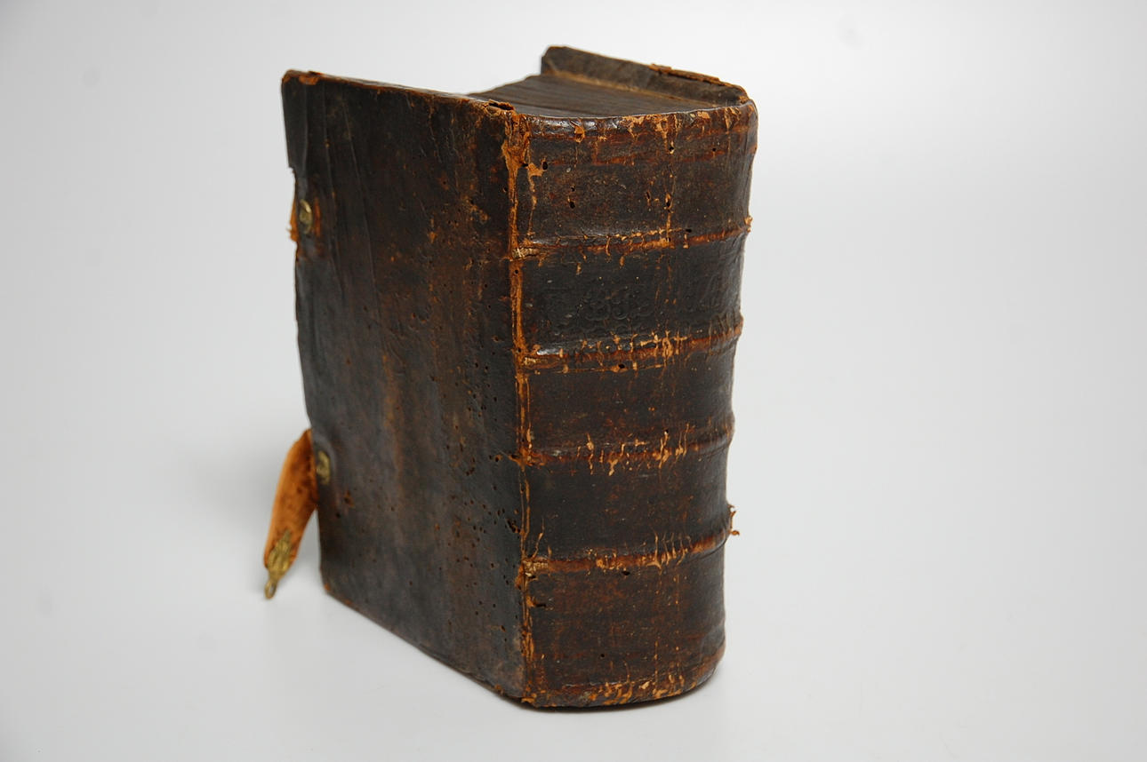 KARL Xll:s fältbibel, med kopparstick, 1700-tal.