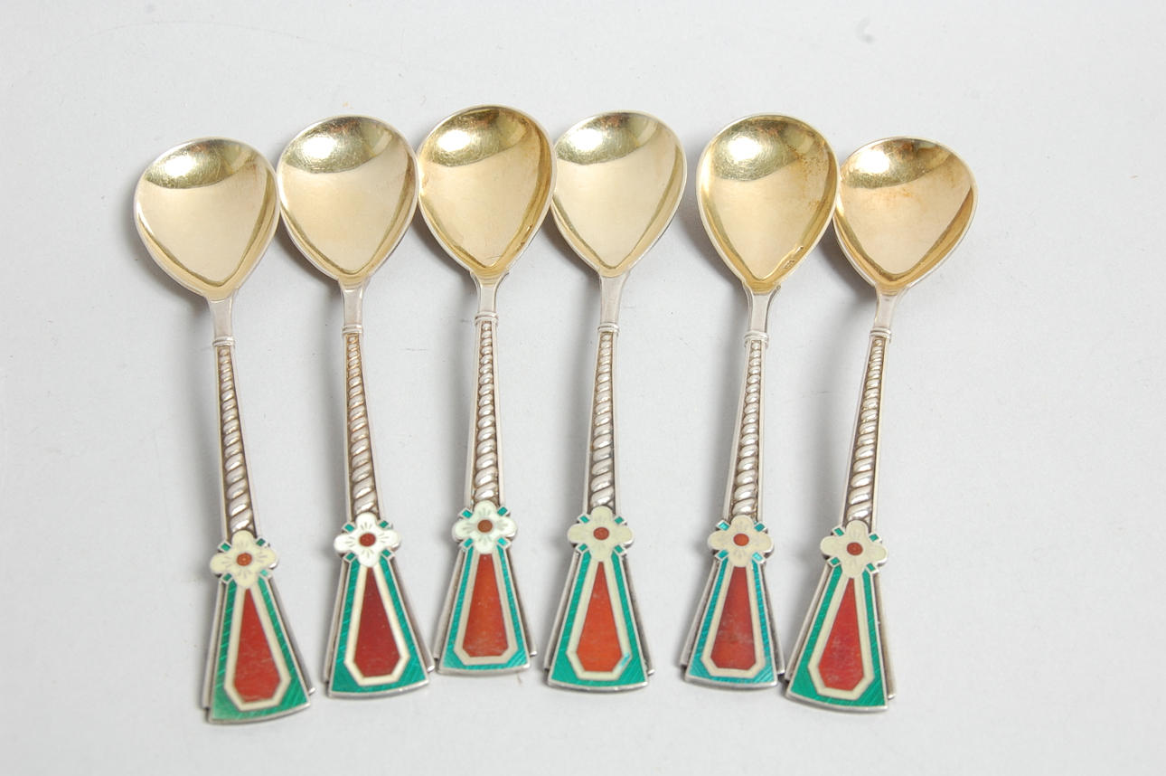 SKEDAR, 6 st, silver, med emaljarbete, Ryssland efter 1917.