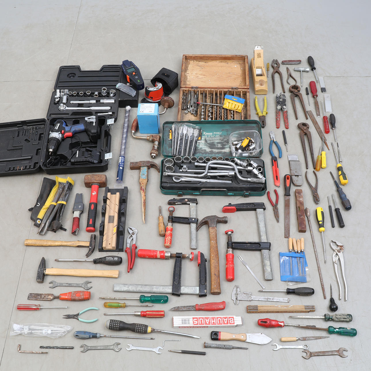 TOOL SET, Manual and battery operated.