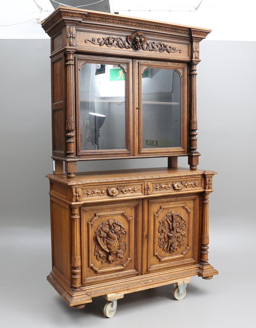 MATSALSSKÅP, nyrenässans, 1800-talets andra hälft.