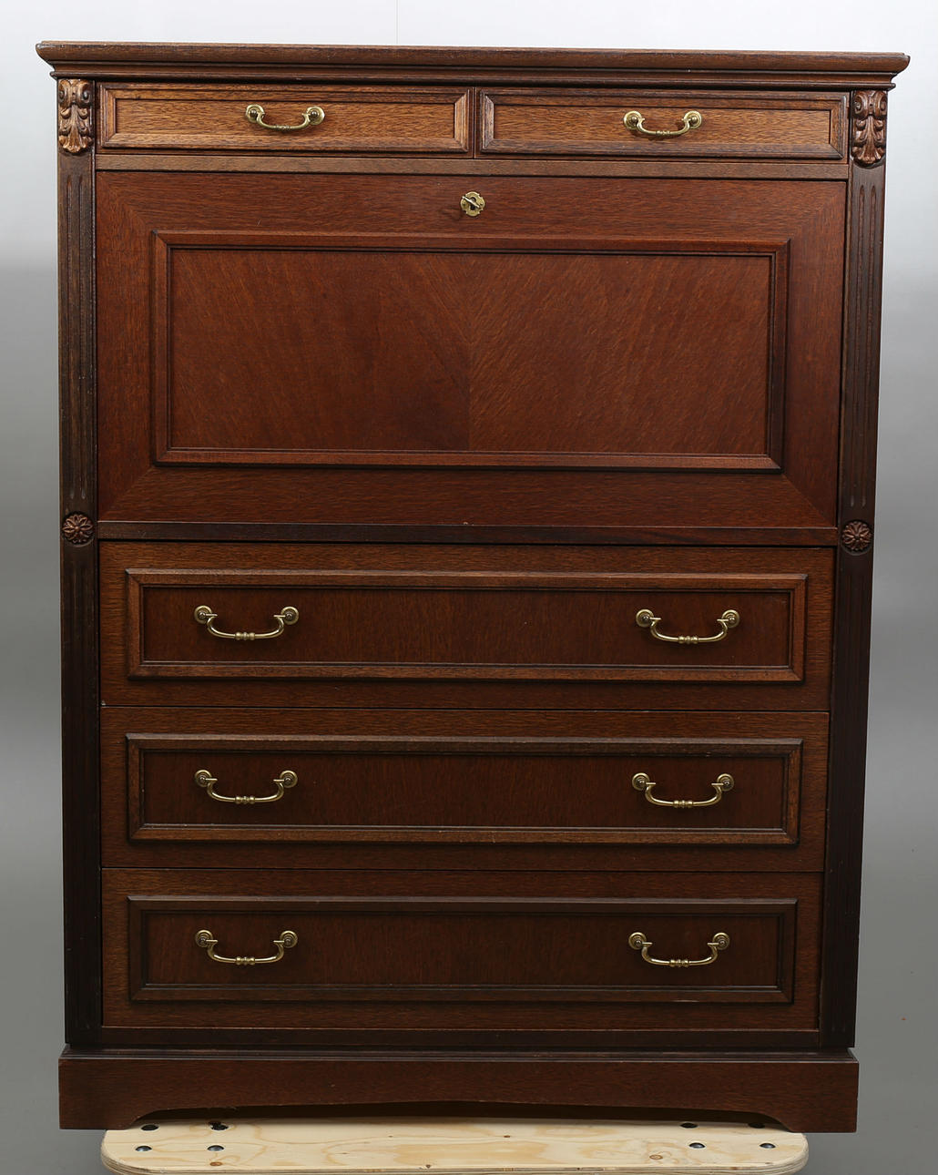 CHIFFONJÉ, ek, 1900-talets andra hälft.