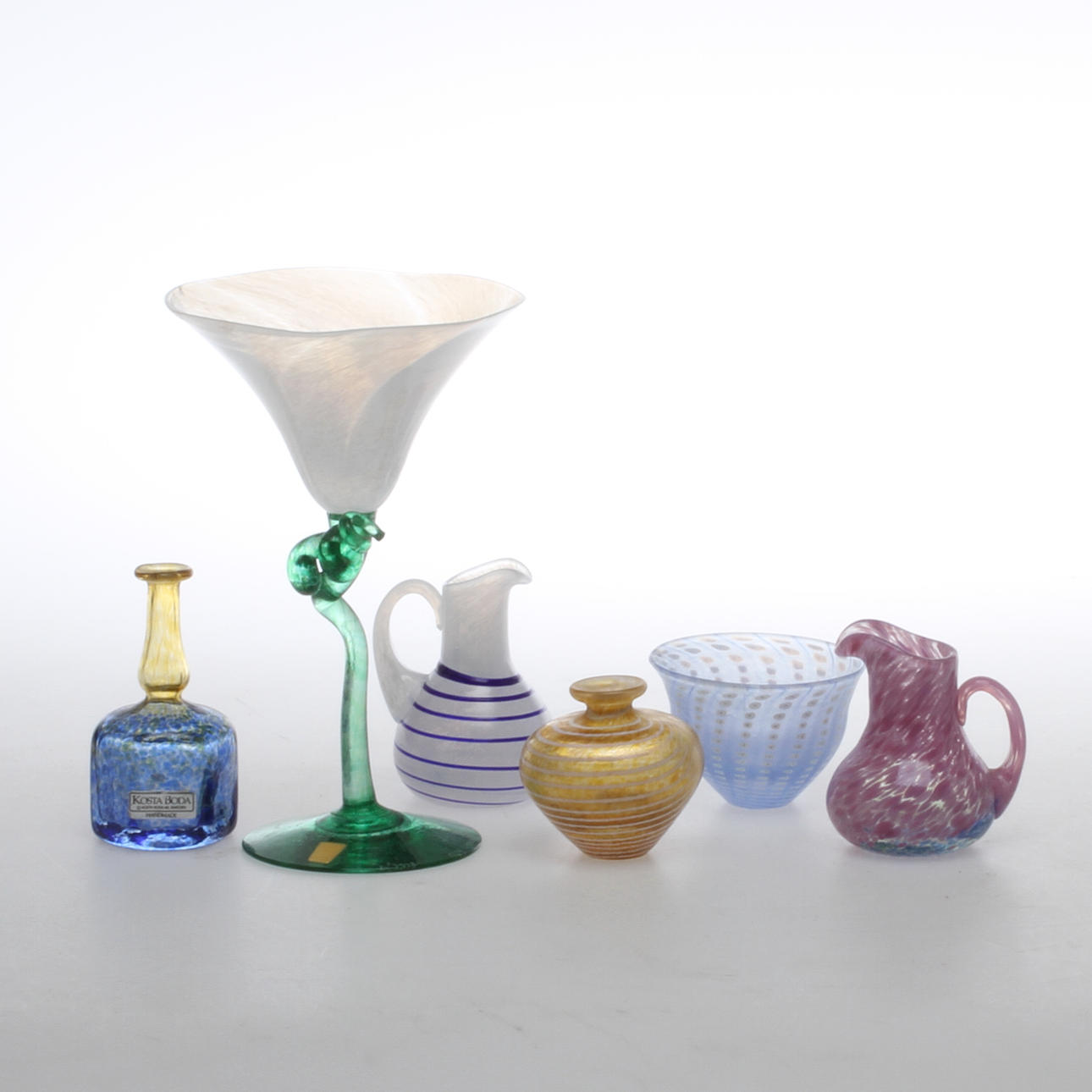 KONSTGLAS, 6 delar, bland annat Christopher Ramsey Johansfors, Ulrica Hydman-Vallien samt Bertil Vallien Kosta Boda.