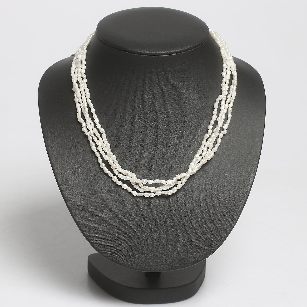 COLLIER, Biwa-pärlor samt lås i gulmetall. 1900-tal.