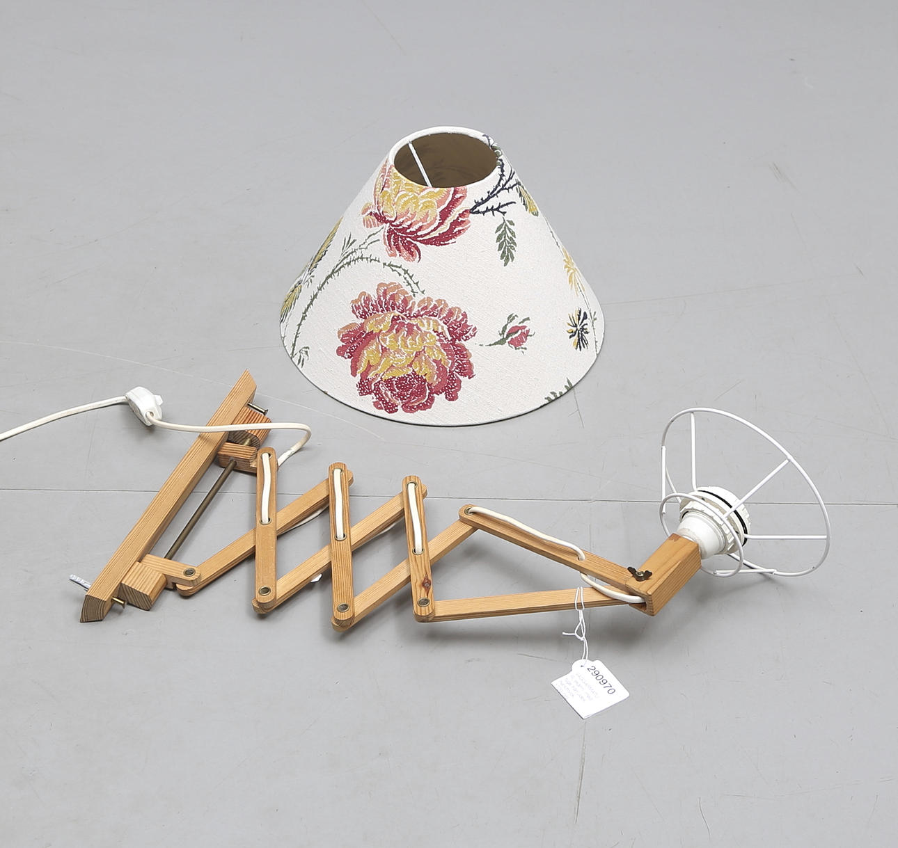 VÄGGARMATUR, skärm med tygs från Jobs handtryck, 1700-tals kollektion, 1900-talets andra hälft.