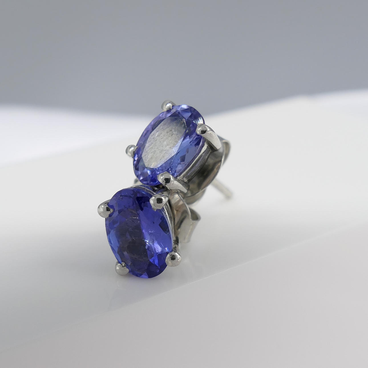 TANZANITE ädelsten öra dubbar.