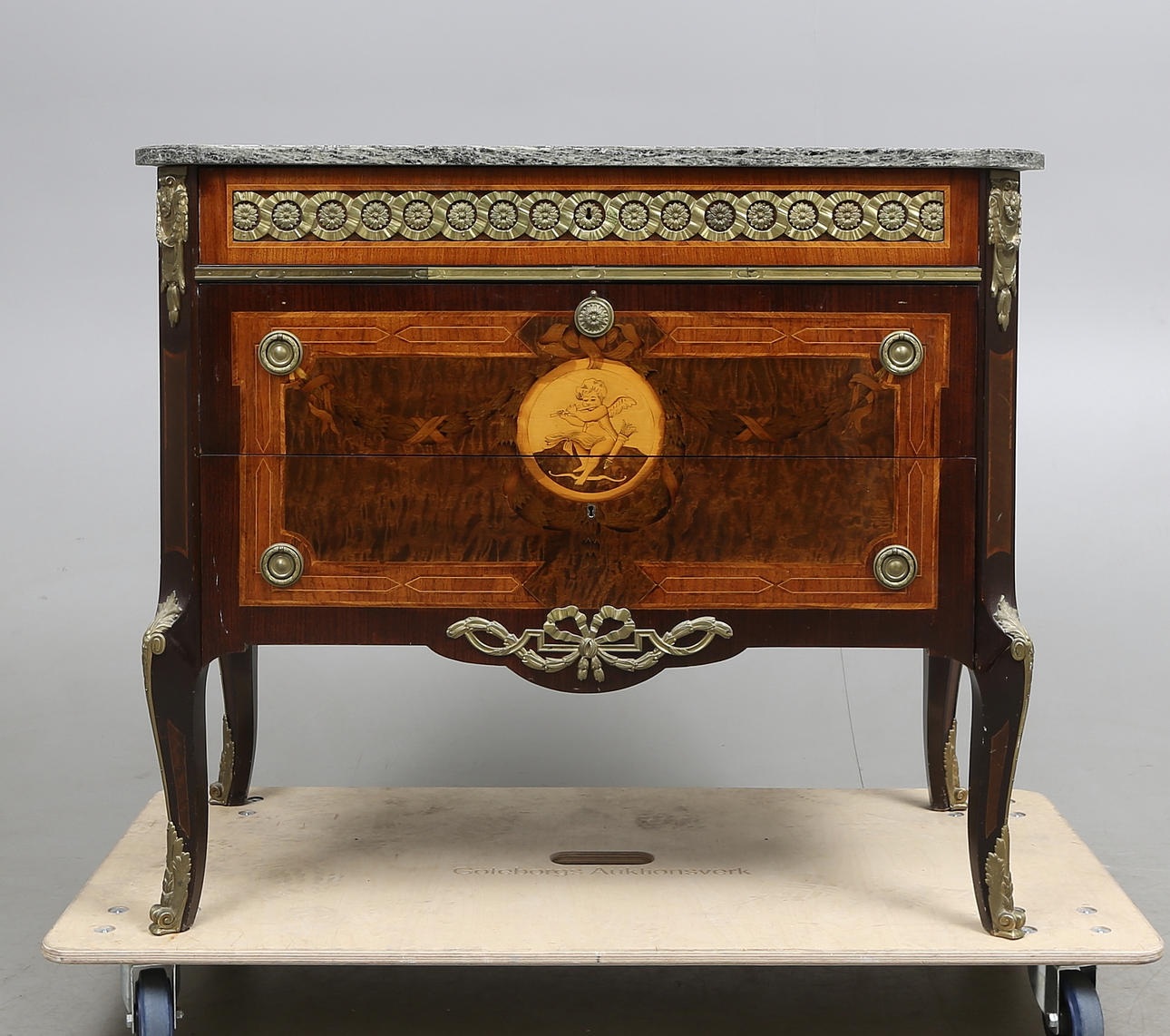 BYRÅ, Gustaviansk stil, 1900-tal.