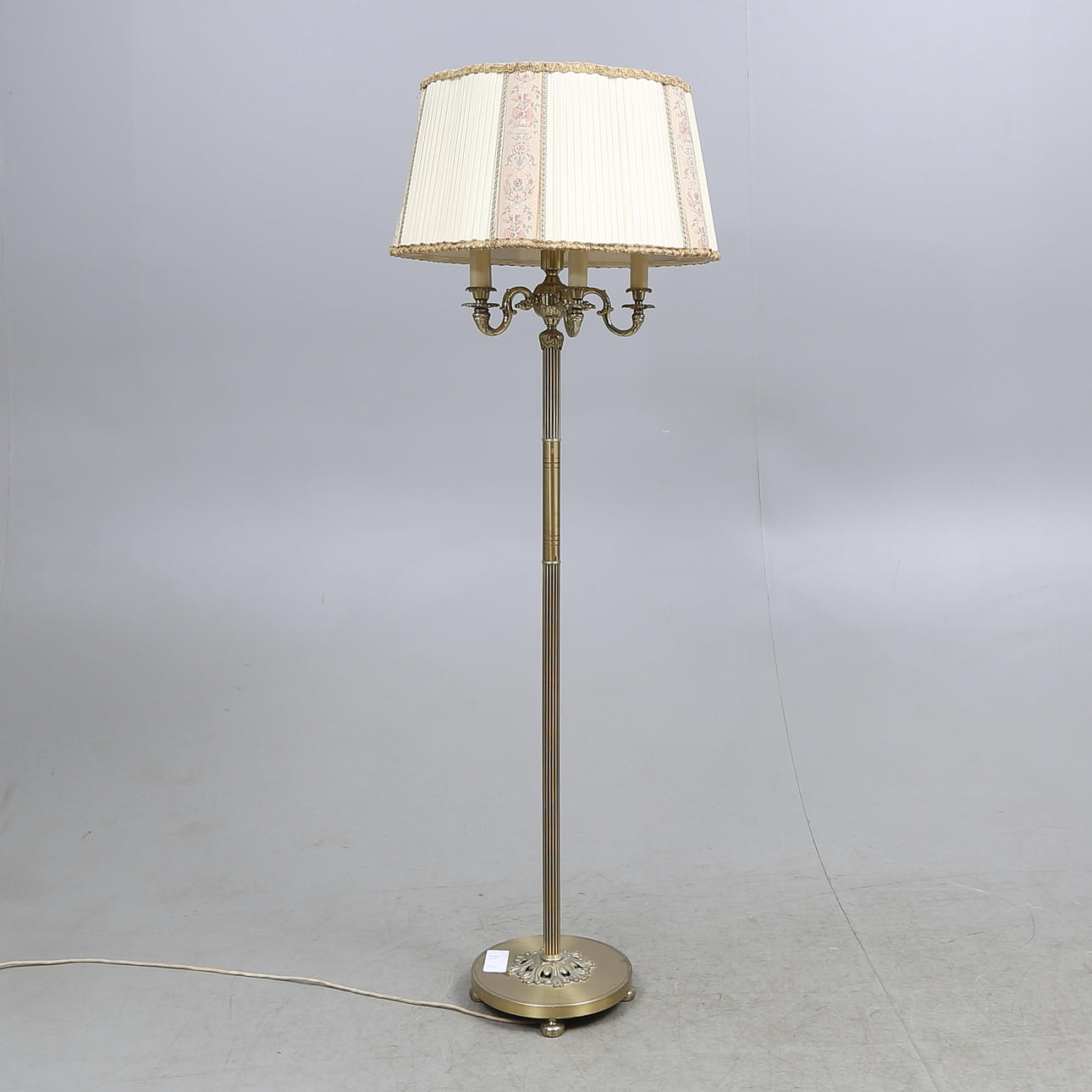 GOLVLAMPA, mässing, 1900-tal.