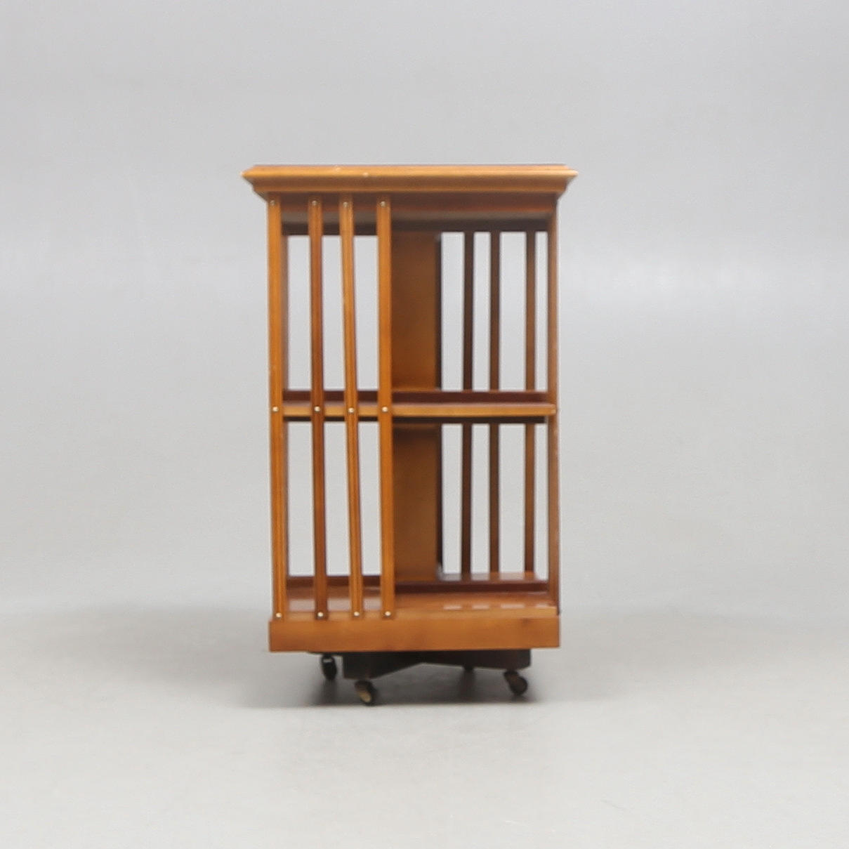 boksnurra-m-bler-sk-p-hyllor-auctionet