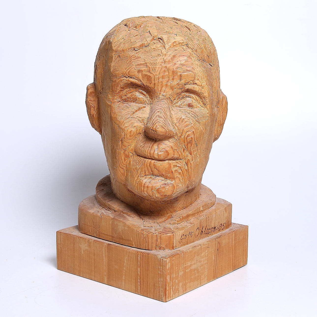 GUTTI OHLSSON. Skulptur, trä, signerad och daterad -95.