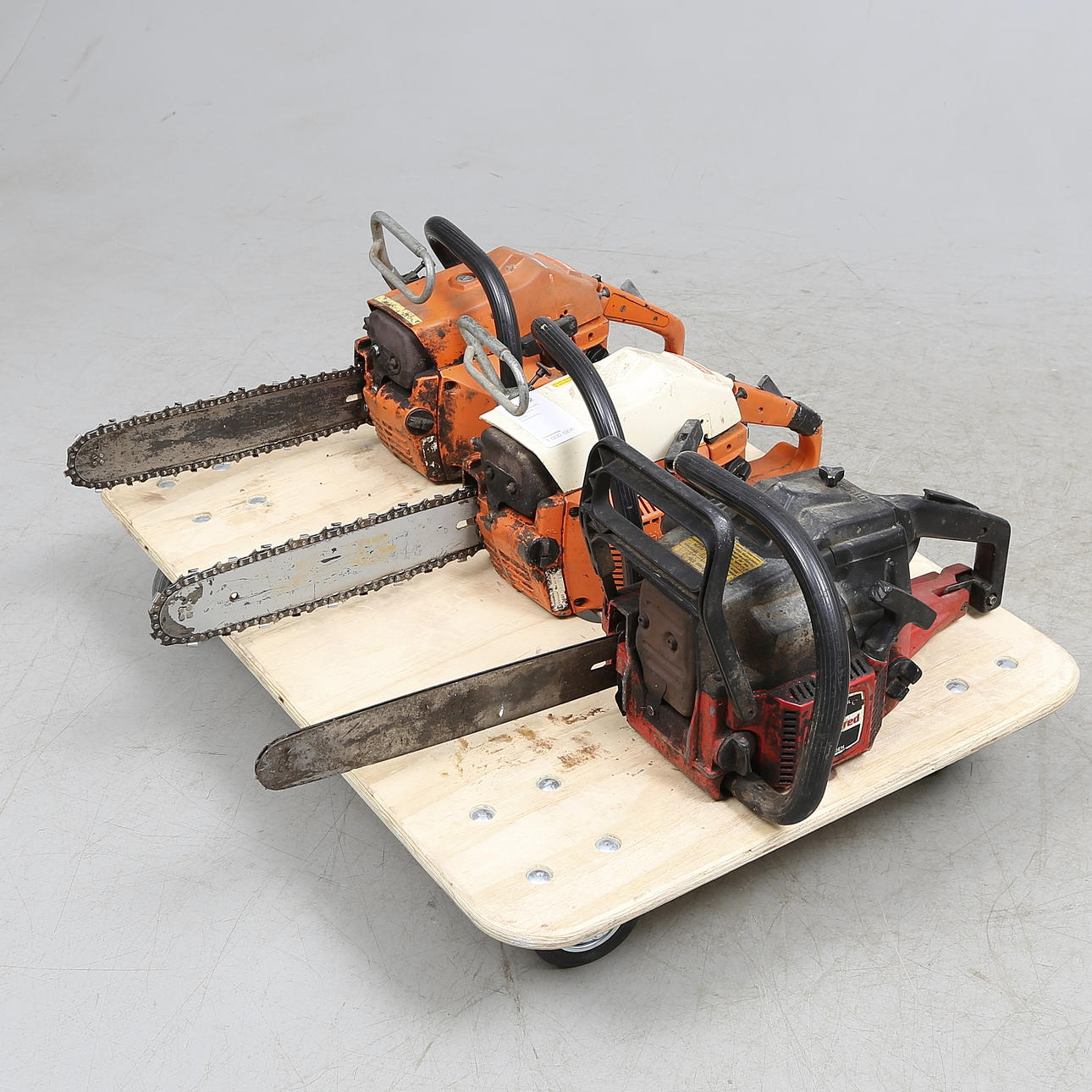 MOTORSÅGAR, 3 st. Bland annat Husqvarna.