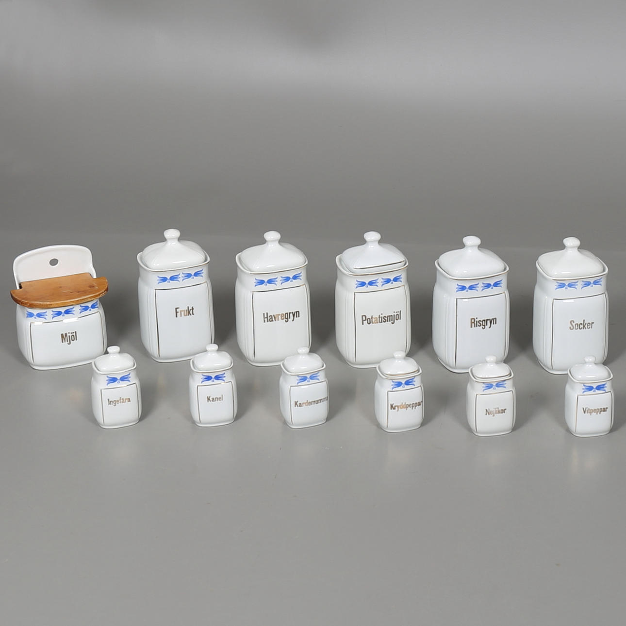 KRYDDBURKAR, 12 st, Karlskronas porslinsfabrik, 1900-tal.