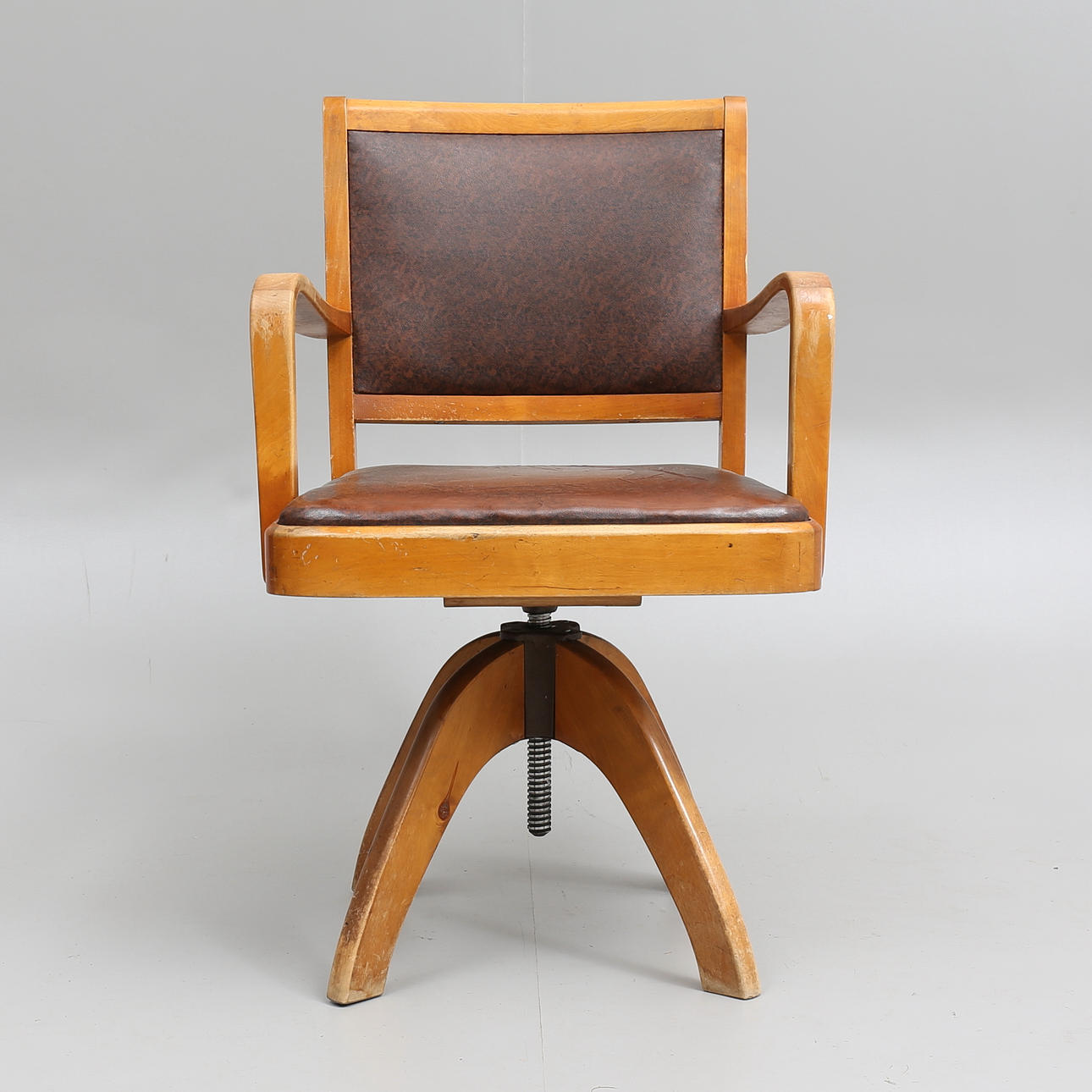 KONTORSSTOL, 1900-talets första hälft.