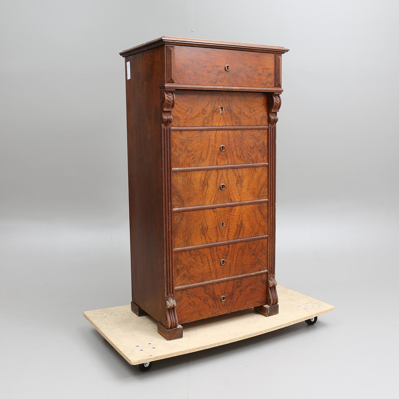 HERRBYRÅ, valnöt, 1800-talets slut.