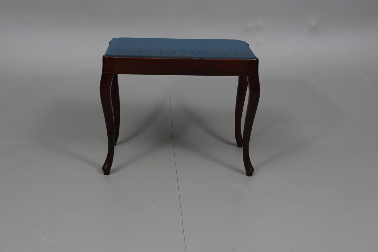 PIANOPALL, mahogny, 1900-talets mitt.