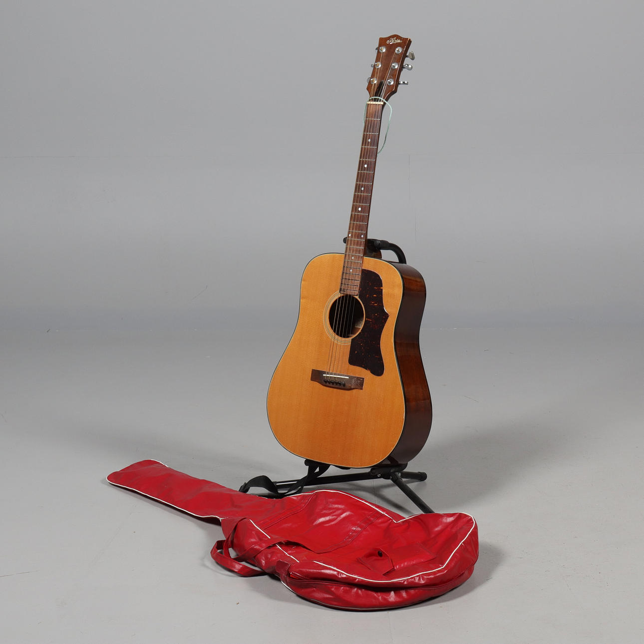 AKUSTISK GITARR ARIA, mjukt fodral.