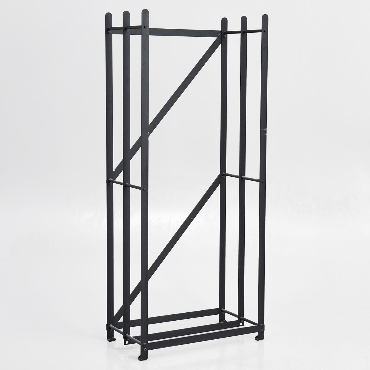 VEDSTÄLL, modern design, svartlackerad metall.