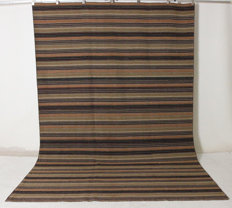 ORIENTALISK MATTA. Modern Kilim, 357 x 251 cm.