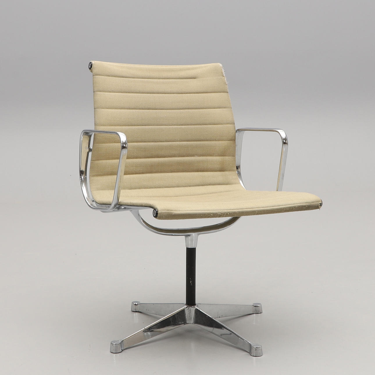 RAY & CHARLES EAMES. Kontorstol, model EA 117, Herman Miller, USA.