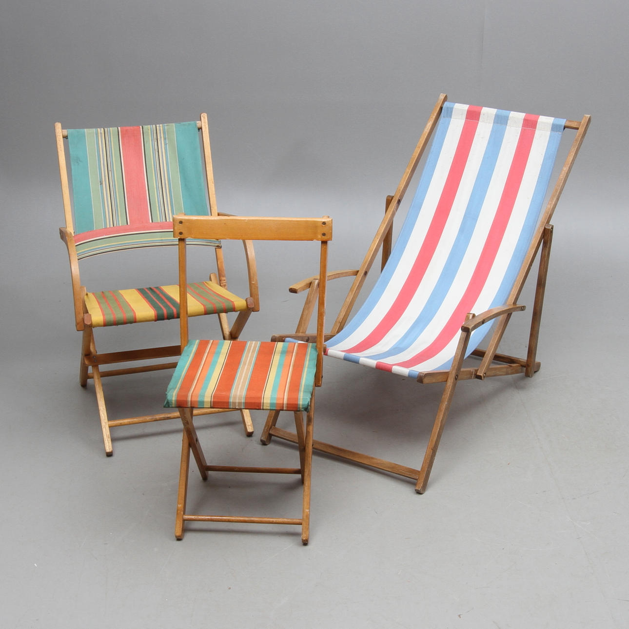 SOLSTOL och TRÄDGÅRDSSTOLAR 2 st, 1900-tal.