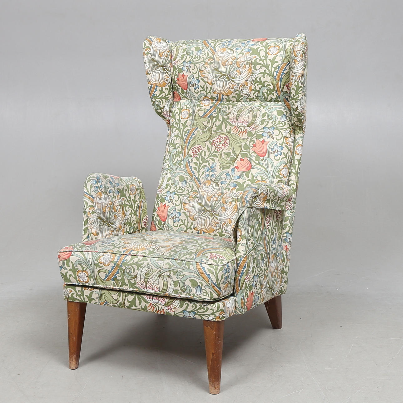 KA ADOLFSSON. Sillón con parches para orejas, modelo "852/2", Gemla fabrikers AB.