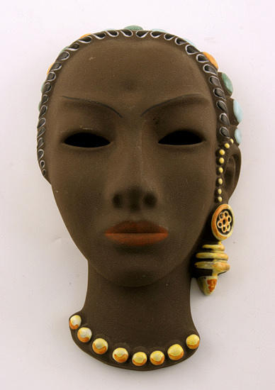 GERTRAUD WOLTERHOFF, KARLSRUHE. Nubian Exotisk Väggmask Brun kropp, delvis glaserad.