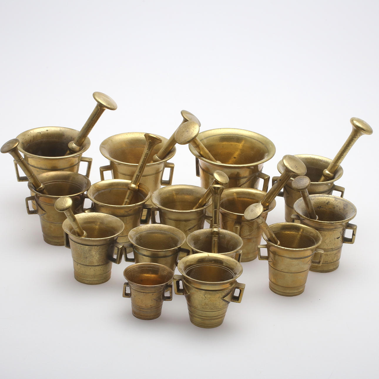 DIVERSE MÄSSINGSMORTLAR, 15 st, 17-1900-tal.