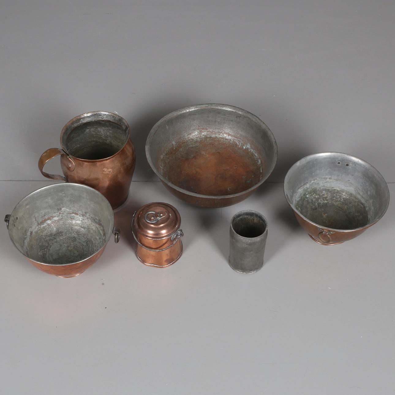 DIVERSE KOPPAR samt TENNFÖREMÅL, 7 delar, 17/1800-tal.