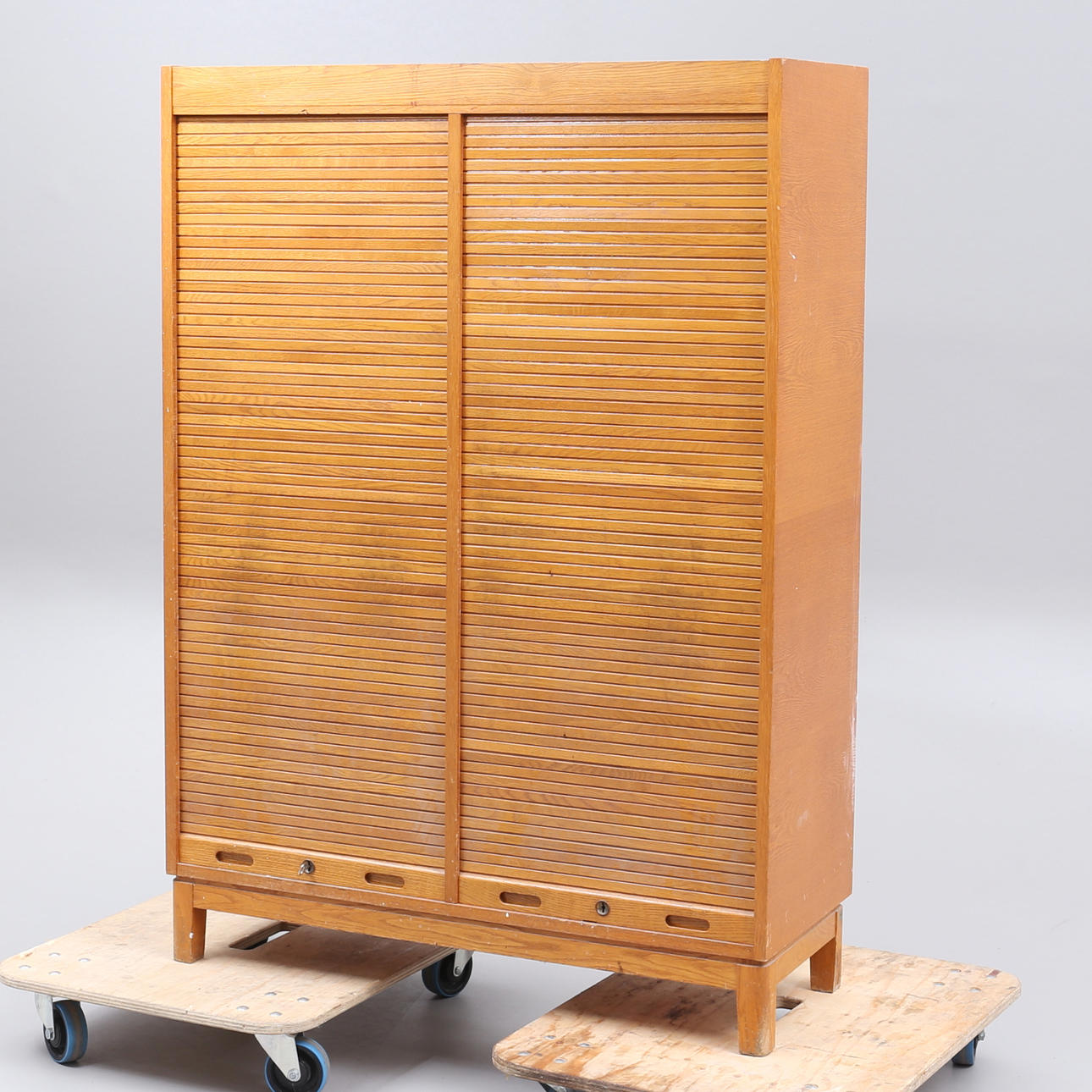 JALUSISKÅP, trä, omkring 1900-talets mitt.