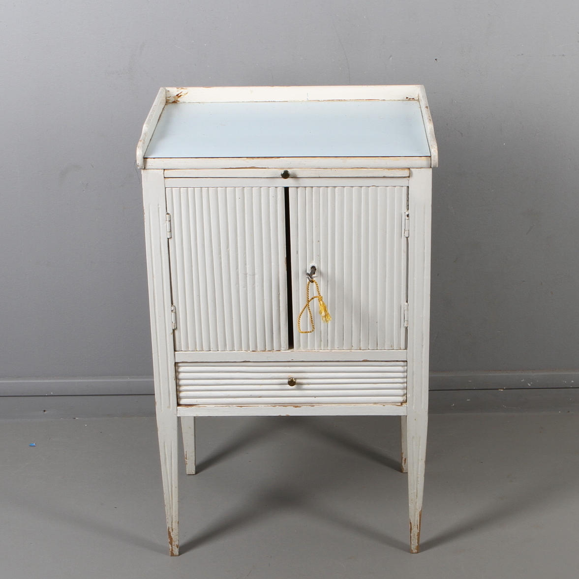 POTTSKÅP, gustaviansk stil, 1900-tal.