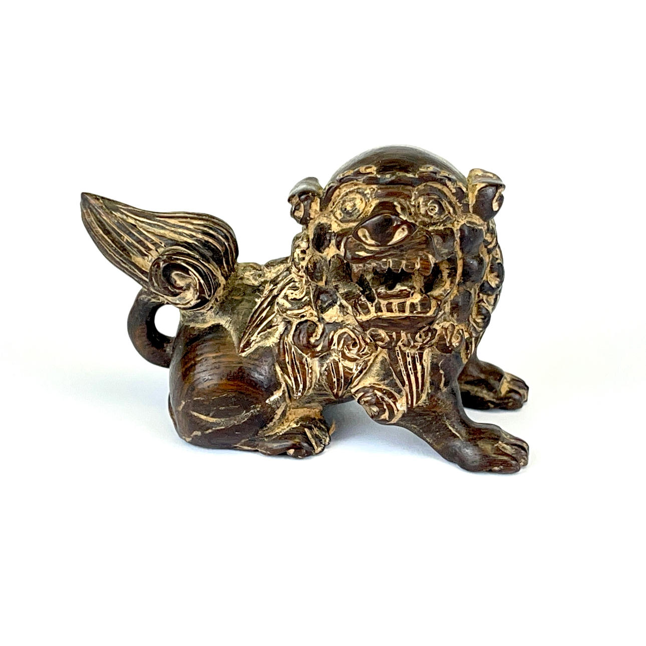 Udskåret LØVE-HUND FIGUR.