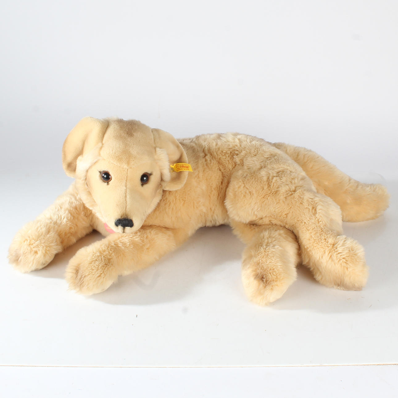 STEIFF GOLDEN RETRIEVER 'HEKTOR' WITH BUTTON AND LABEL. Toys
