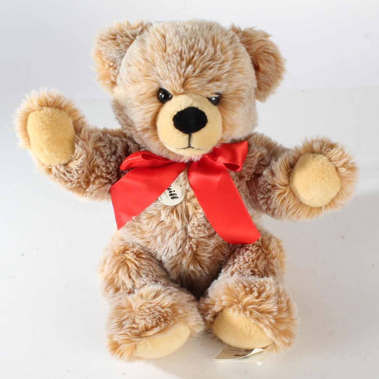 STEIFF TEDDY BEAR 'BOBBY' WITH BUTTON AND LABEL.
